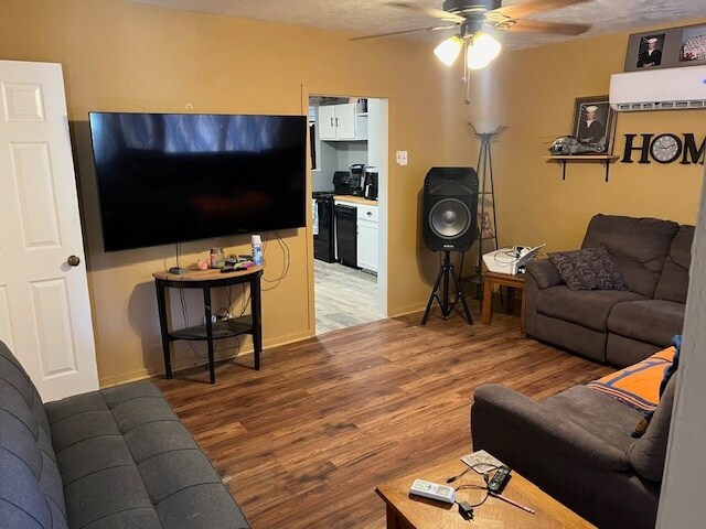 Building Photo - 23186 Lakewood Dr
