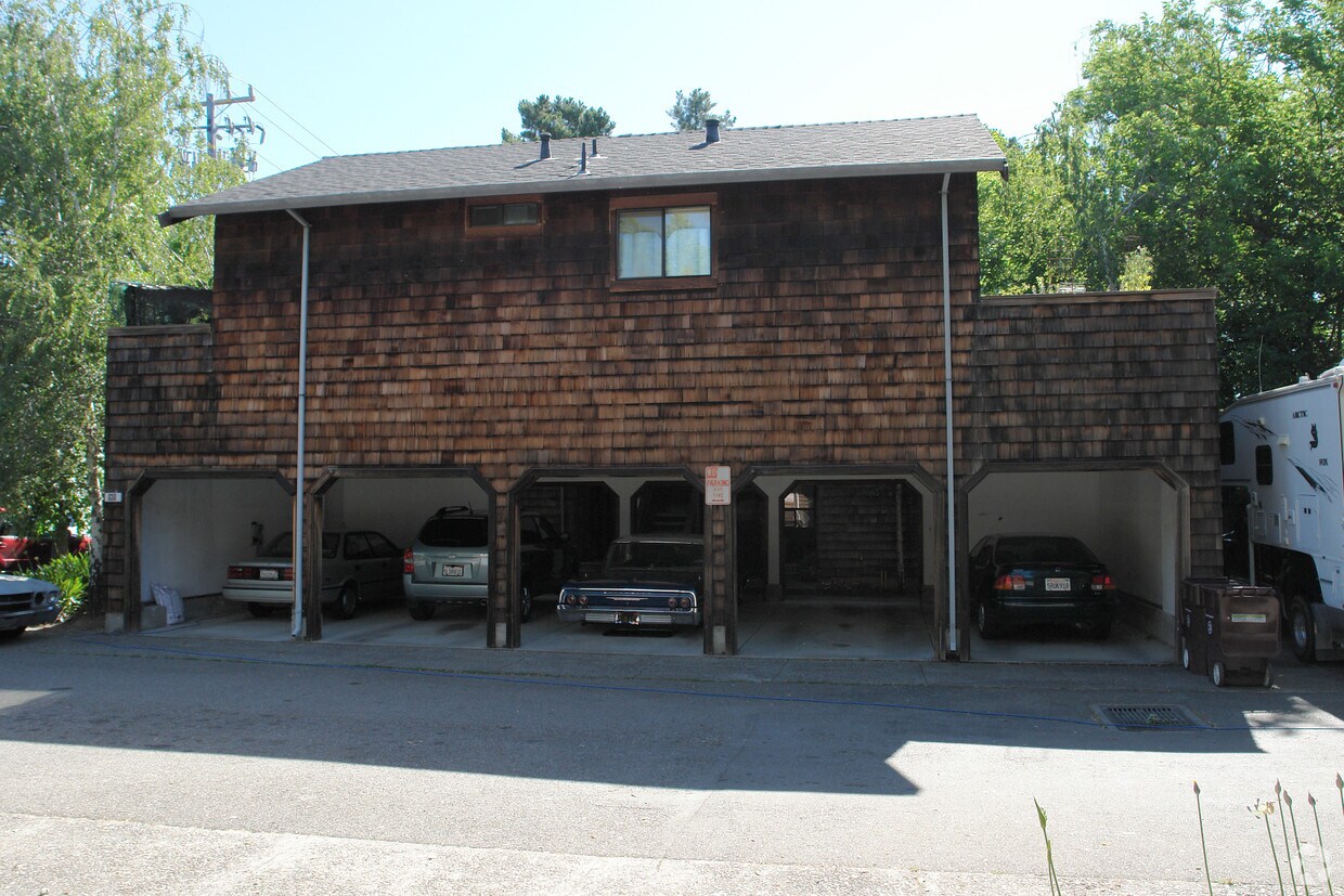 Foto del edificio - 930 Colina Ct