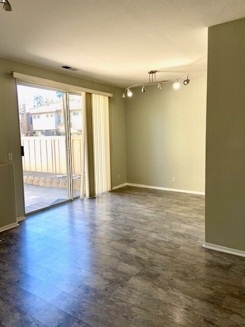 Primary Photo - 2300 Lago Ventana
