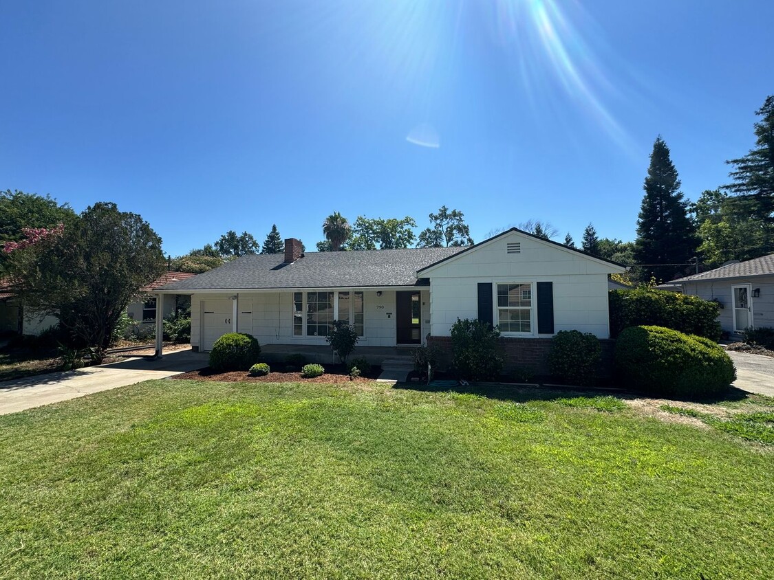Primary Photo - 2 bedroom | 1 bathroom | Single family Ard...