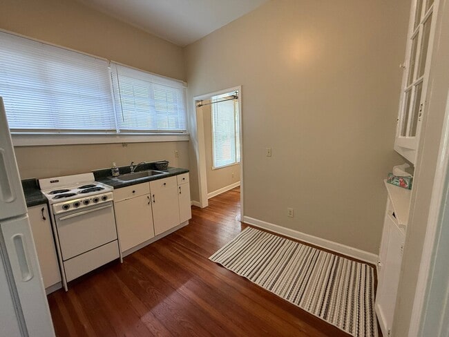 Building Photo - 318 Tremont St