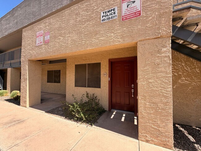 Building Photo - 1014 E Spence Ave