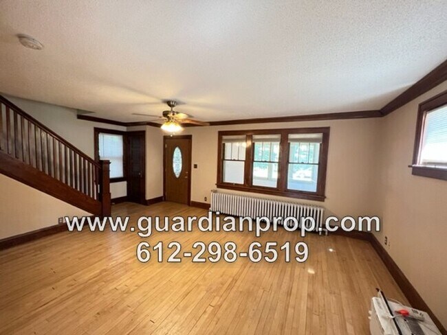 Foto del edificio - Merriam Park House Available Now, HW Floor...