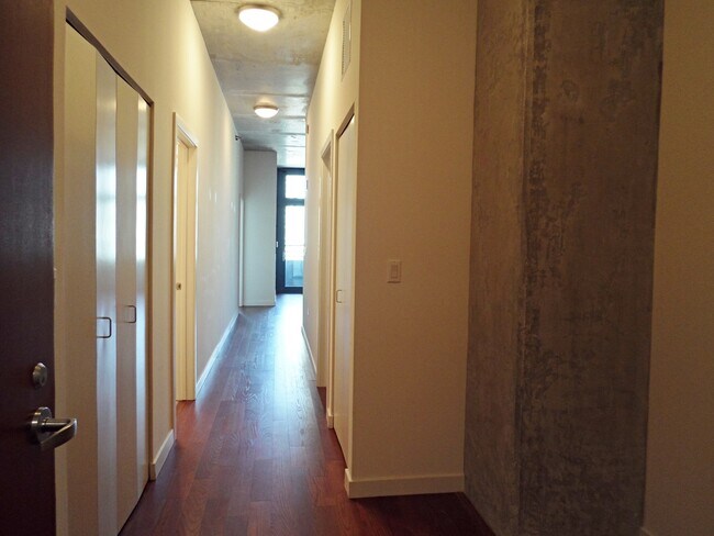 Building Photo - 235 W Van Buren St