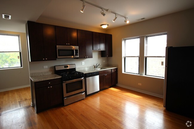 Building Photo - 6447 N Claremont Ave
