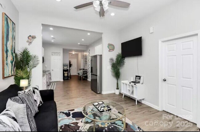 Foto del edificio - 1806 Vinton St