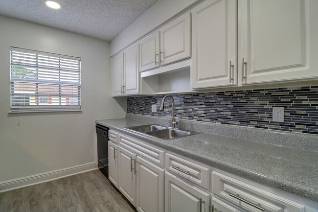 1x1 Kitchen - The Linx Apartments