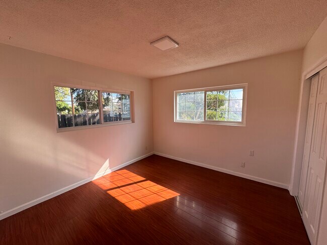 Foto del edificio - 831 W Walnut Ave