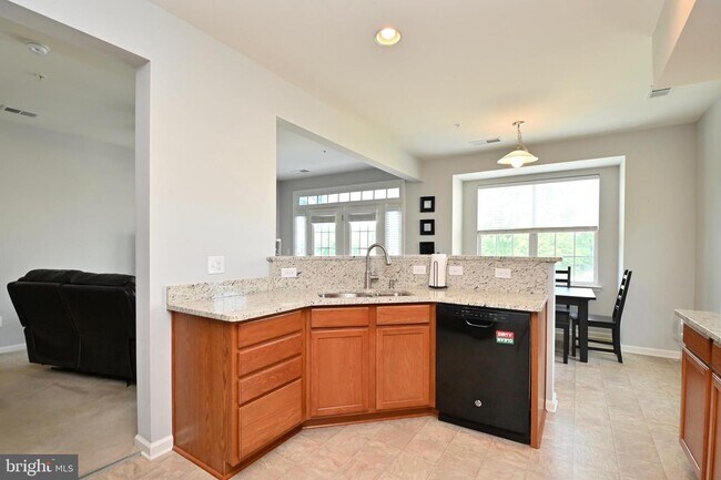 Building Photo - 45806 Winding Branch Terrace