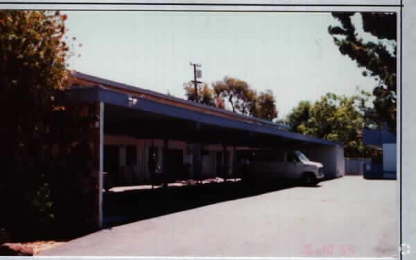 Building Photo - 2006 Sierra Rd