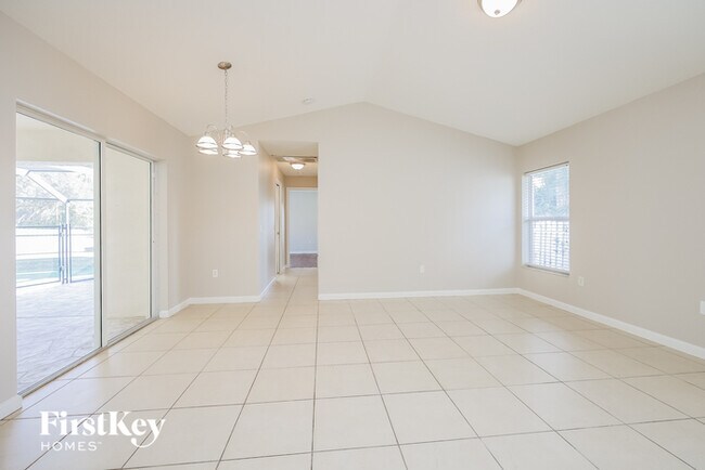 Building Photo - 3342 Cunliffe Rd