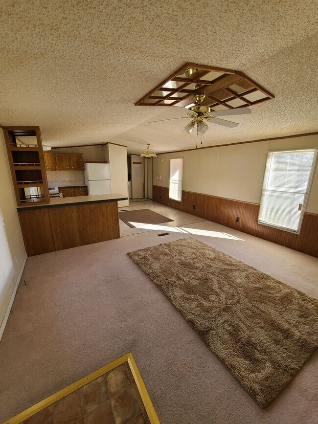 Building Photo - Newer 2 bed 1 bath mobile home.