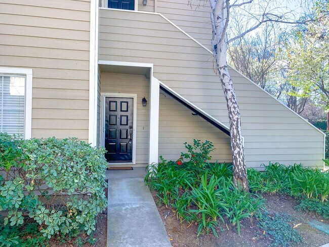 Foto del edificio - 5863 Lake Crowley Pl