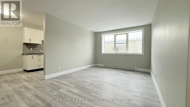 Building Photo - 435 Nelson St