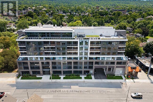 Building Photo - 415 Main St W