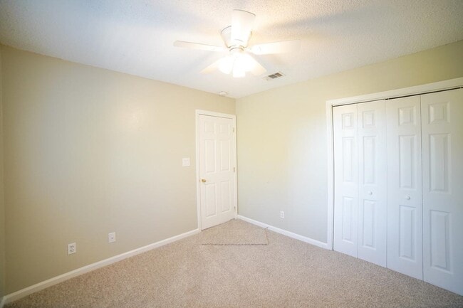 Building Photo - 1100 Greentree Ct
