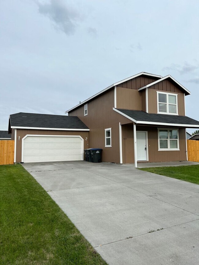 Foto del edificio - Home for Rent. PENDING DEPOSIT!!!