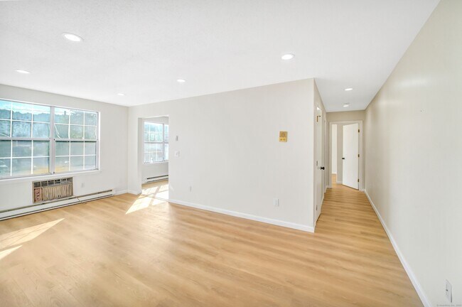 Foto del edificio - 1744 Thomaston Ave