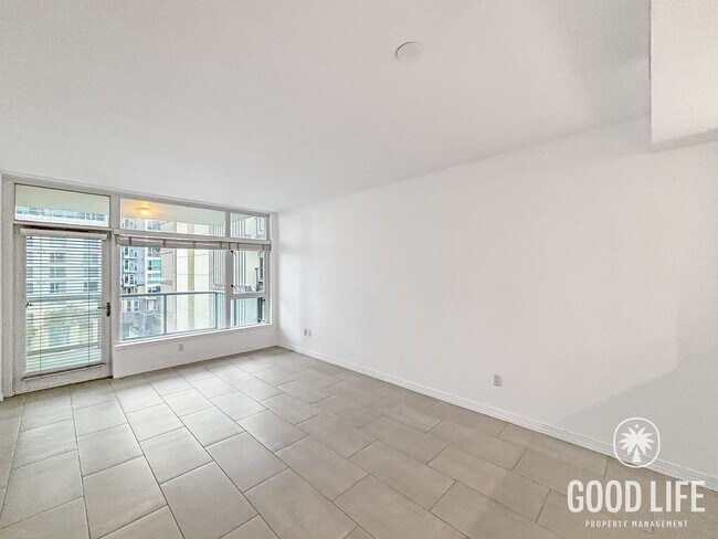Building Photo - Stunning 1BD/1BA Condo in East Village W/ A/C, W/D, Rooftop Deck, Padres Stadium View, Community ...