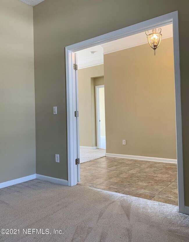 Building Photo - 8378 Hedgewood Dr