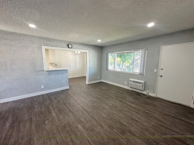 Sala de estar - 7862 2nd St