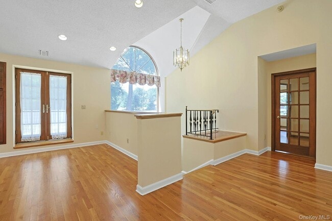 Foto del edificio - 99 New Hempstead Rd