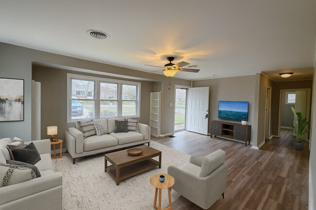 Foto del edificio - Charming 3-Bedroom Home – Modern, Clean & Carpet-Free!