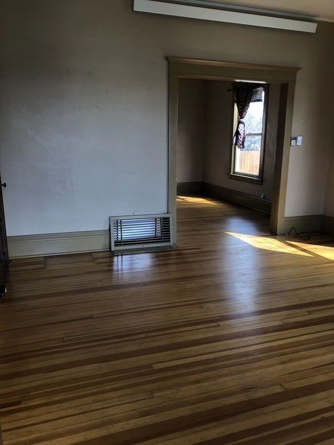 Building Photo - Beautiful Home in Downtown Longmont