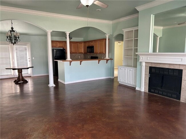 Building Photo - 4389 E Holiday Dr