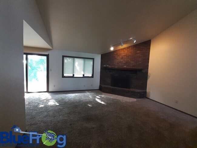 Building Photo - 1403-1403 N Birchwood Ave