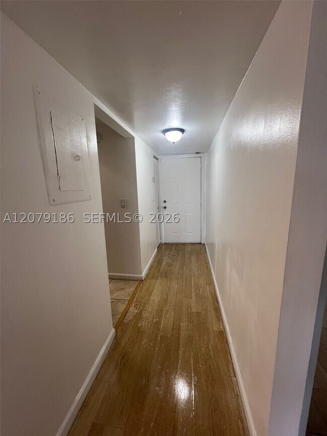 Foto del edificio - 10090 NW 80th Ct