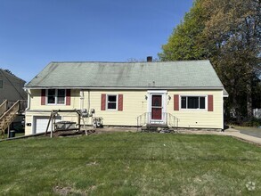 Building Photo - 488 Massasoit Rd