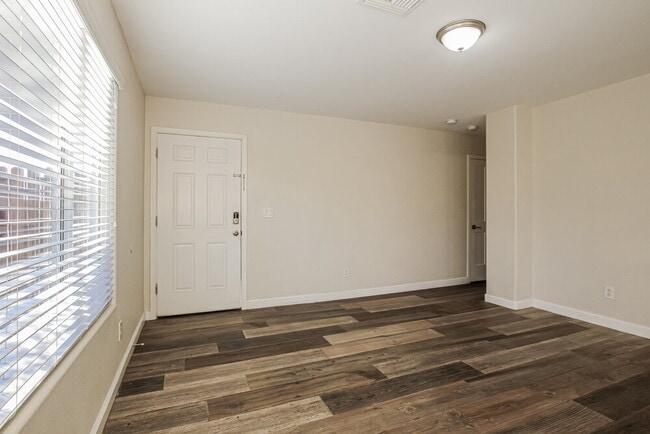 Building Photo - 2902 W Irma Ln