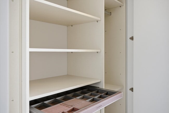 Building Photo - 700 NE 24th St