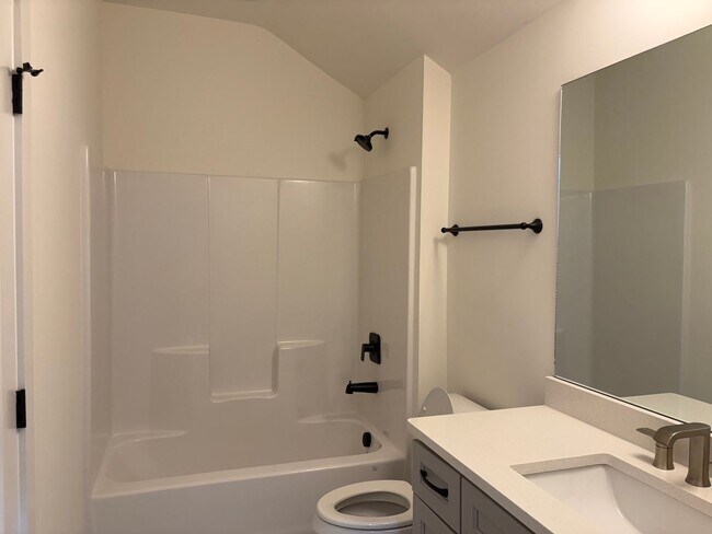 Building Photo - Gorgeous Brick 3 bed/3 bath Rental Available!