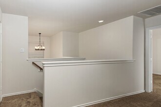 Building Photo - 102 Blue Creek Pl