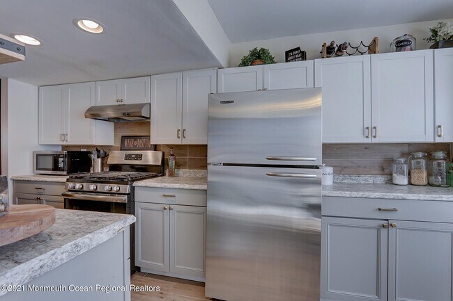 Foto del edificio - 6 Fieldcrest Way