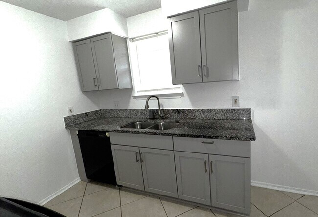 Foto del edificio - 15138 Old Creek Rd