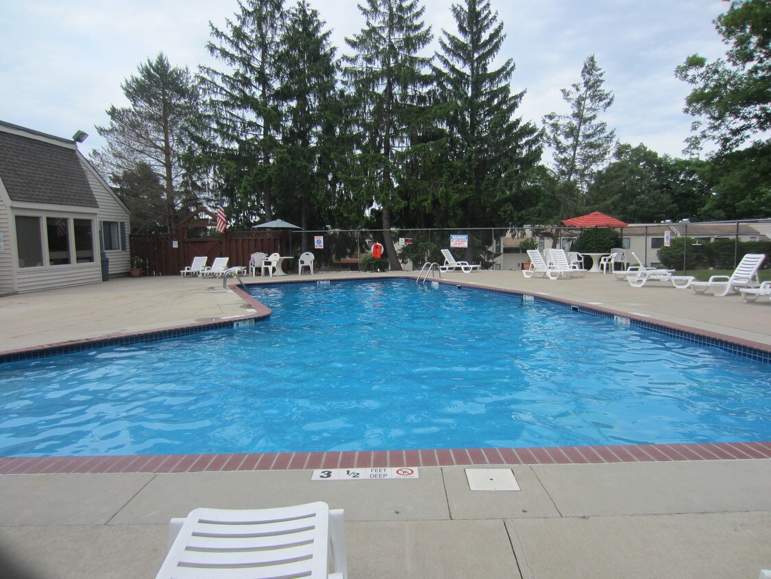 148 Woodland Dr, Cromwell, CT 06416 Condo for Rent in Cromwell, CT