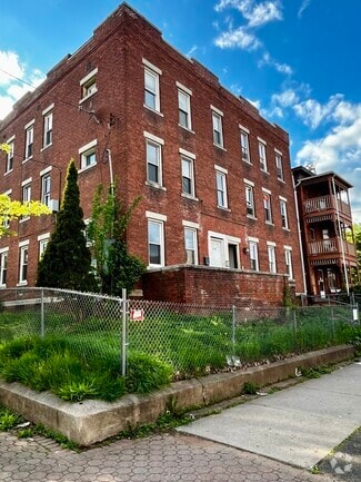 Building Photo - 143 Putnam St