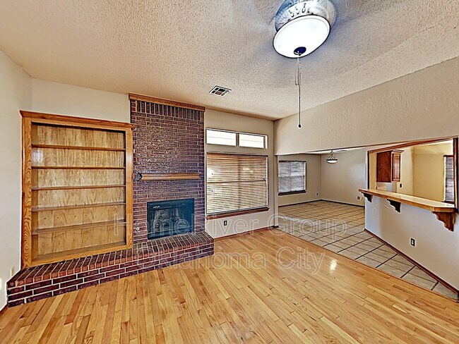 Building Photo - 17313 Valley Crst