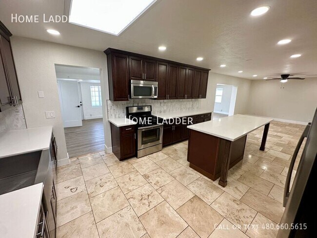Foto del edificio - 7243 E Roosevelt-