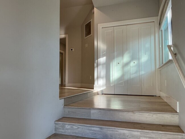 Foto del edificio - 545 Brush Creek Rd