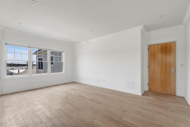 Building Photo - 22 Sagamore Hill Dr