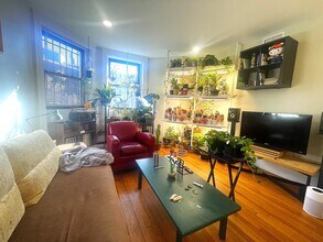 Building Photo - 1914 Beacon St