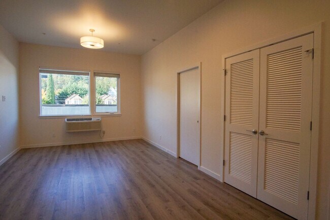 Foto del edificio - Top Floor John's Landing-Modern, Spacious ...