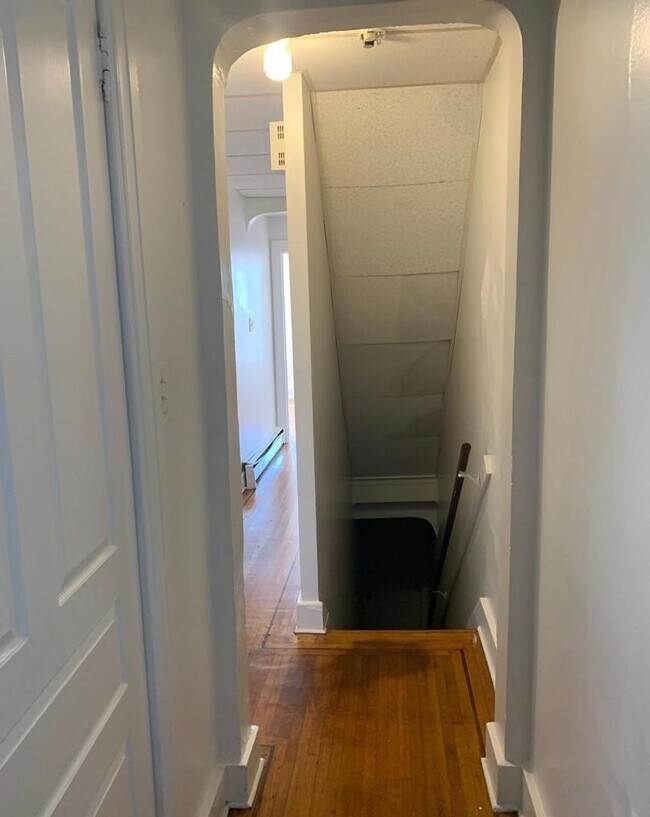 Building Photo - 667 E Philadelphia St