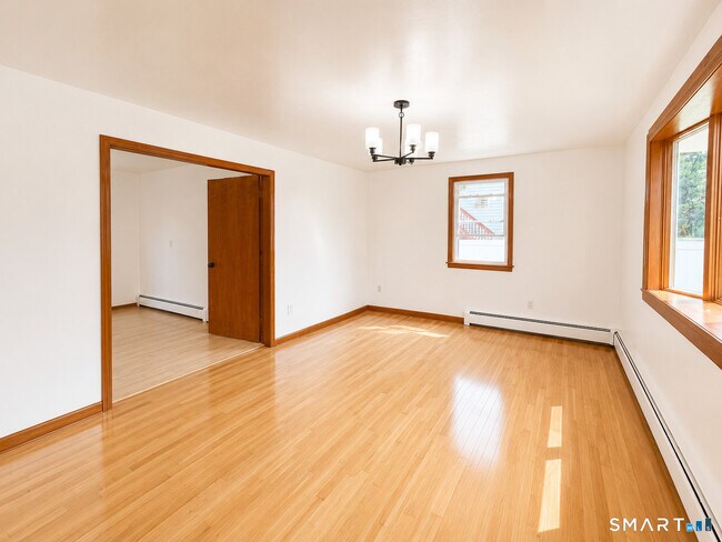 Foto del edificio - 98 Hartley Dr