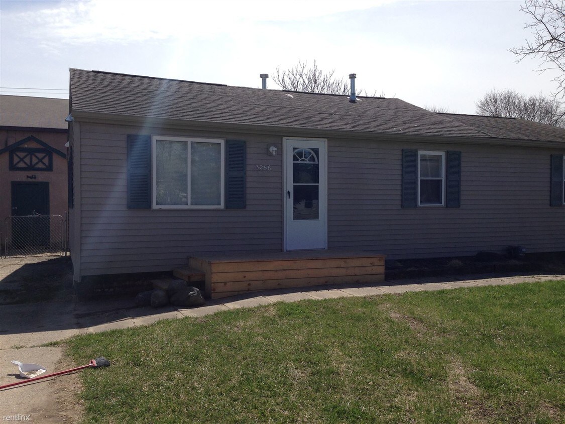 Building Photo - 3256 Berent St