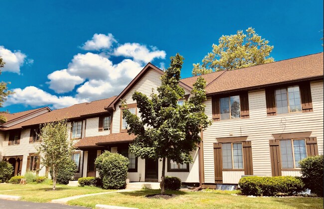 Foto del edificio - 5923 Walnut Cir Dr
